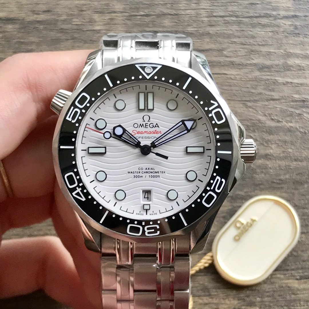 Seamaster Diver 300M 42 mm, White