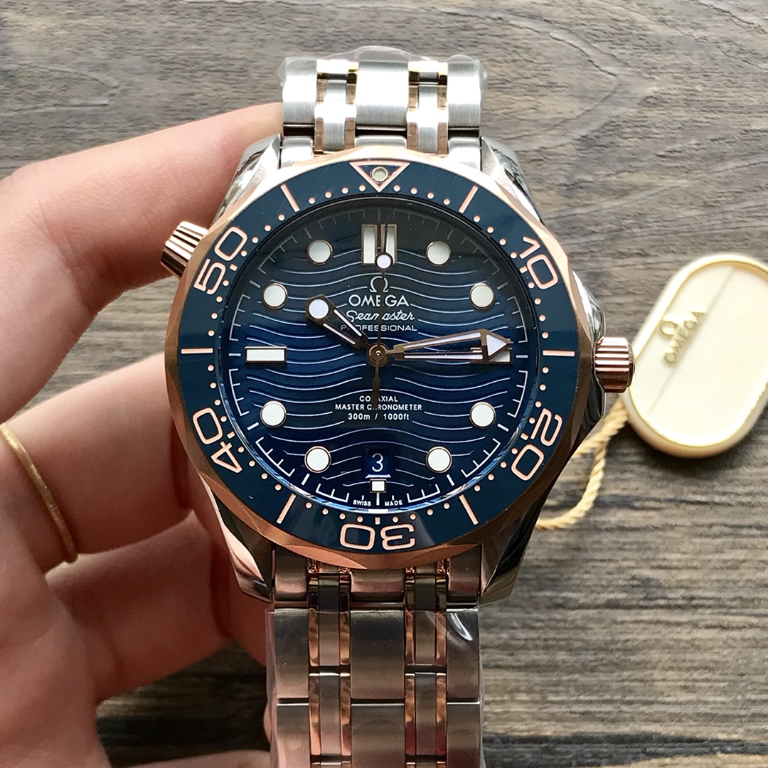 Seamaster Diver 300M 42 mm, steel ‑ Sedna™ gold on steel ‑ Sedna™ gold