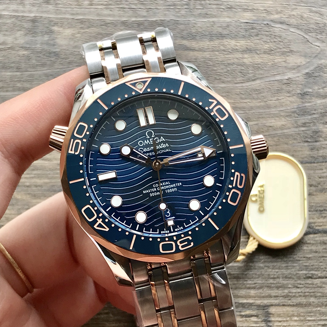 Seamaster Diver 300M 42 mm, steel ‑ Sedna™ gold on steel ‑ Sedna™ gold