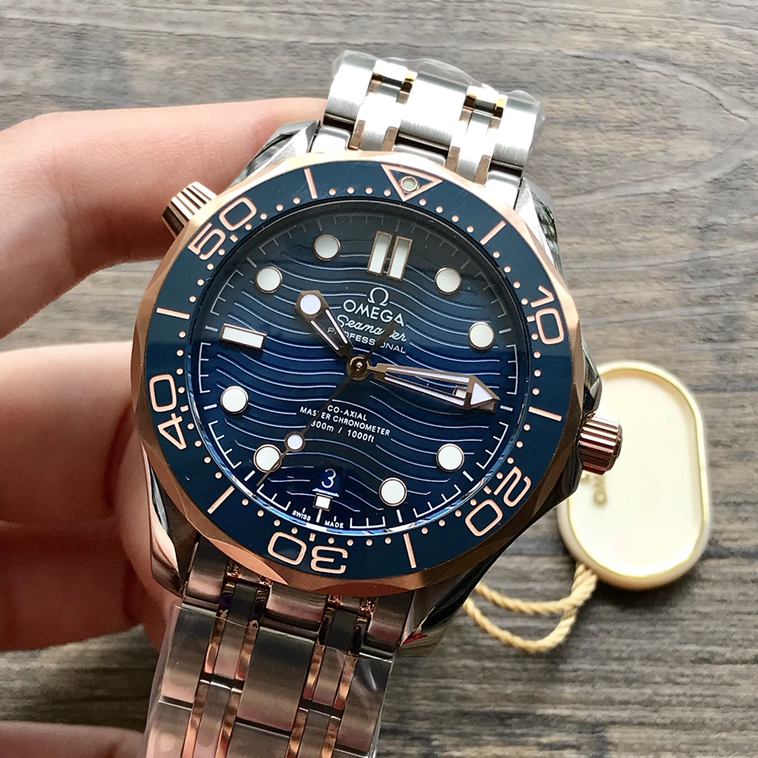 Seamaster Diver 300M 42 mm, steel ‑ Sedna™ gold on steel ‑ Sedna™ gold