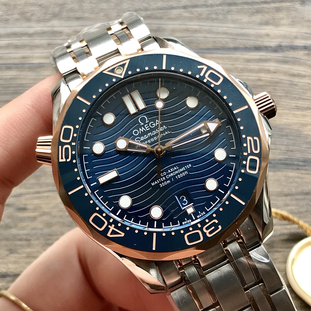 Seamaster Diver 300M 42 mm, steel ‑ Sedna™ gold on steel ‑ Sedna™ gold