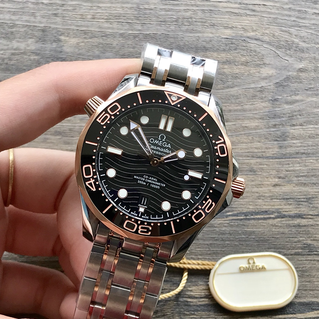 Seamaster Diver 300M 42 mm, steel ‑ Sedna™ gold on steel ‑ Sedna™ gold