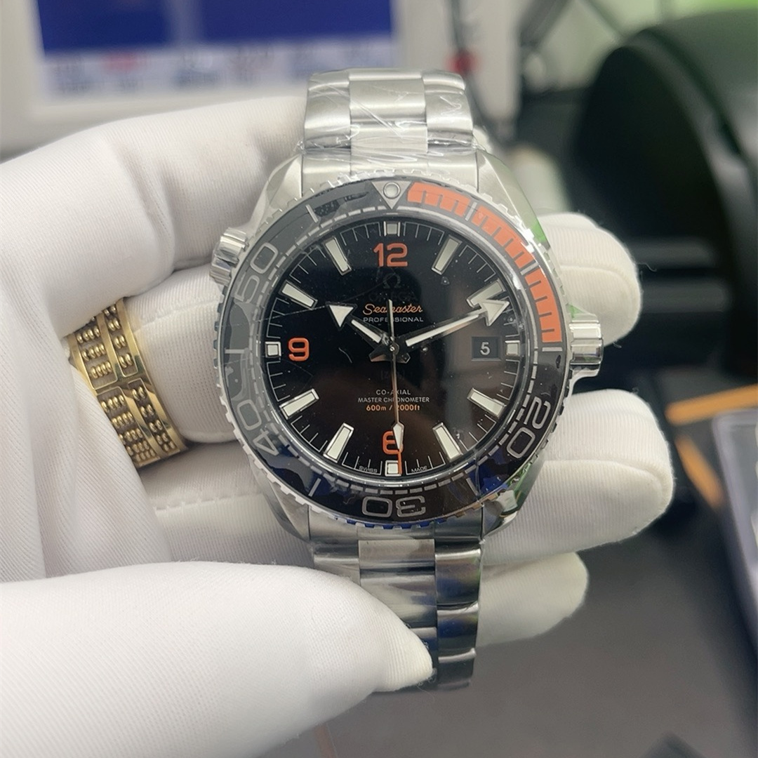 Seamaster Planet Ocean 600m 43.5mm, quarter orange