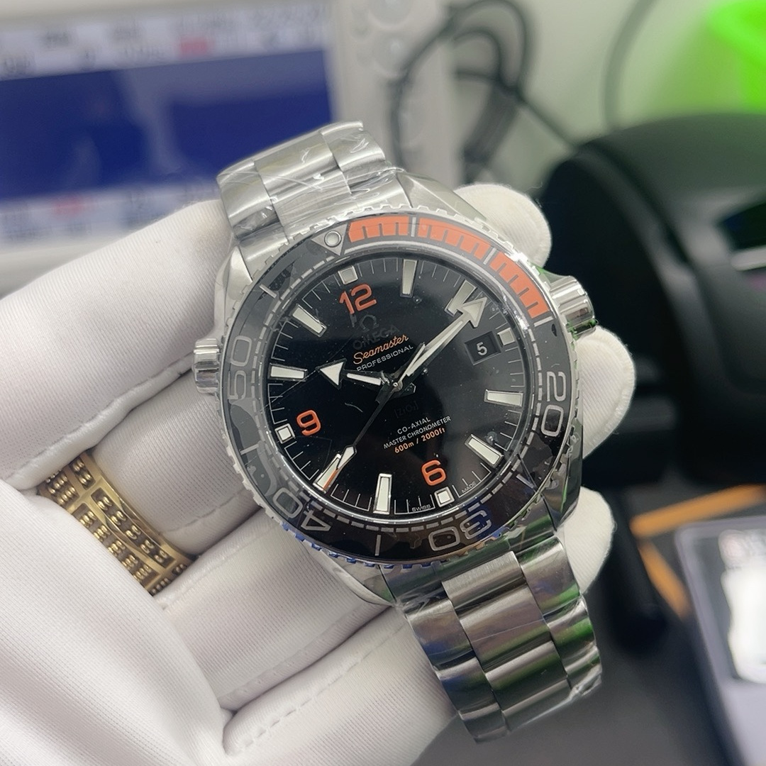 Seamaster Planet Ocean 600m 43.5mm, quarter orange