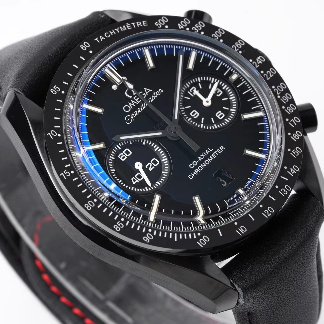 Speedmaster Dark Side of the Moon 44.25 mm, black ceramic on leather strap