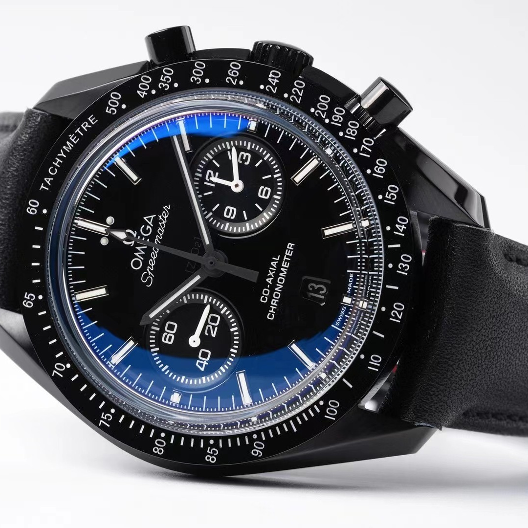 Speedmaster Dark Side of the Moon 44.25 mm, black ceramic on leather strap