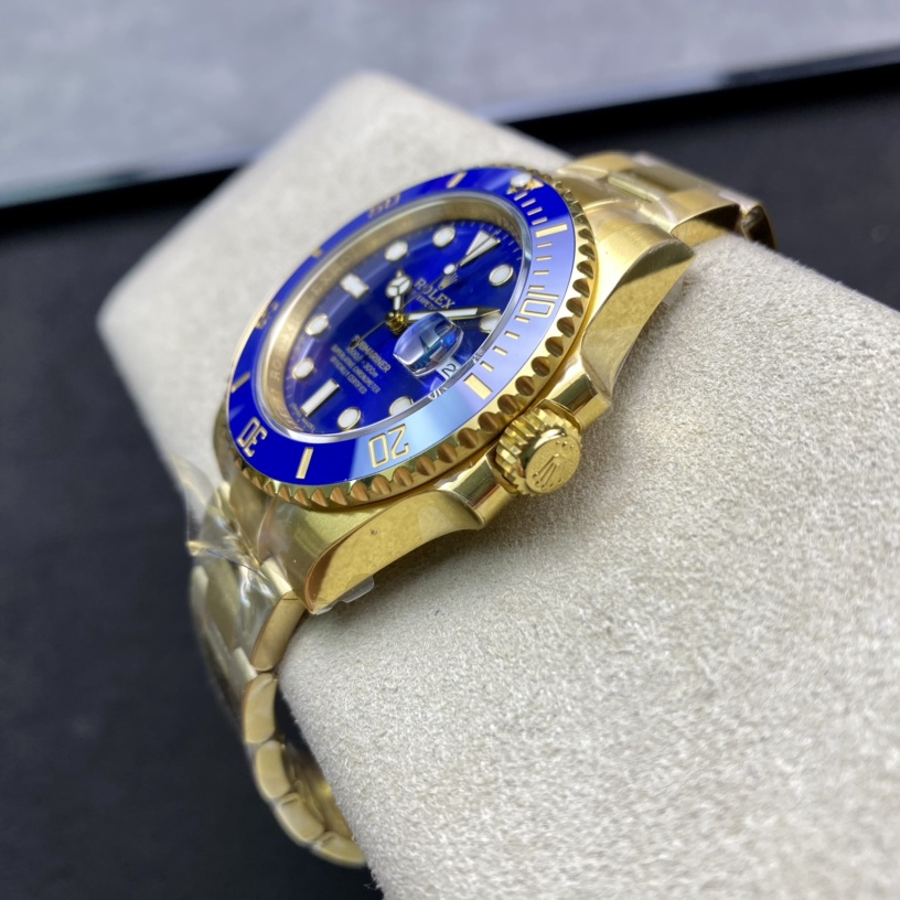 Submariner Date Blue ceramic Oyster, 41 mm, yellow gold