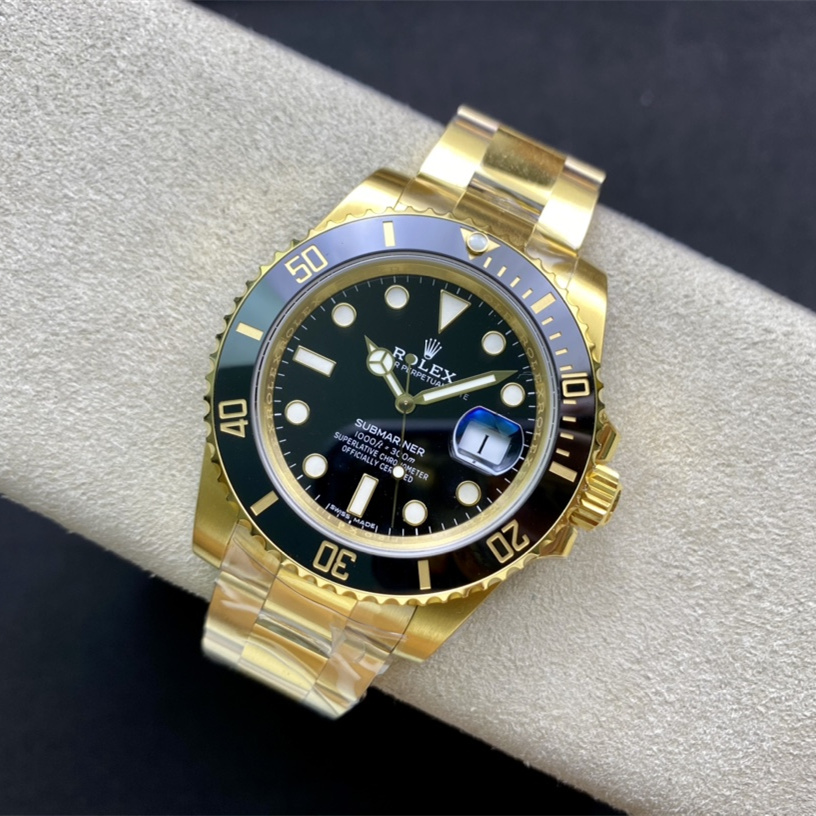 Submariner Date Black ceramic Oyster, 41 mm, yellow gold