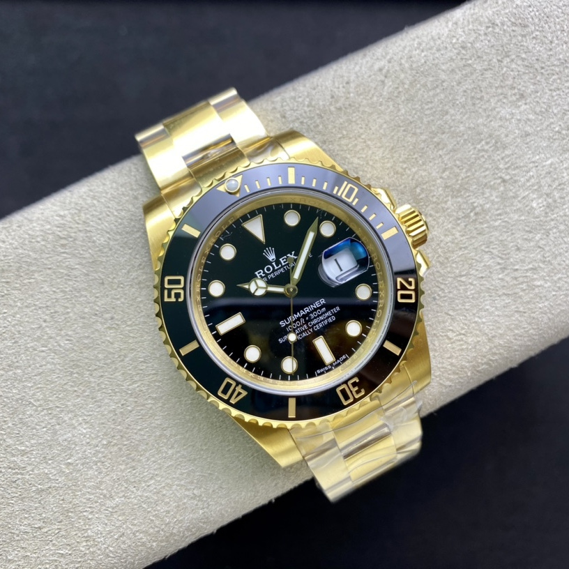 Submariner Date Black ceramic Oyster, 41 mm, yellow gold