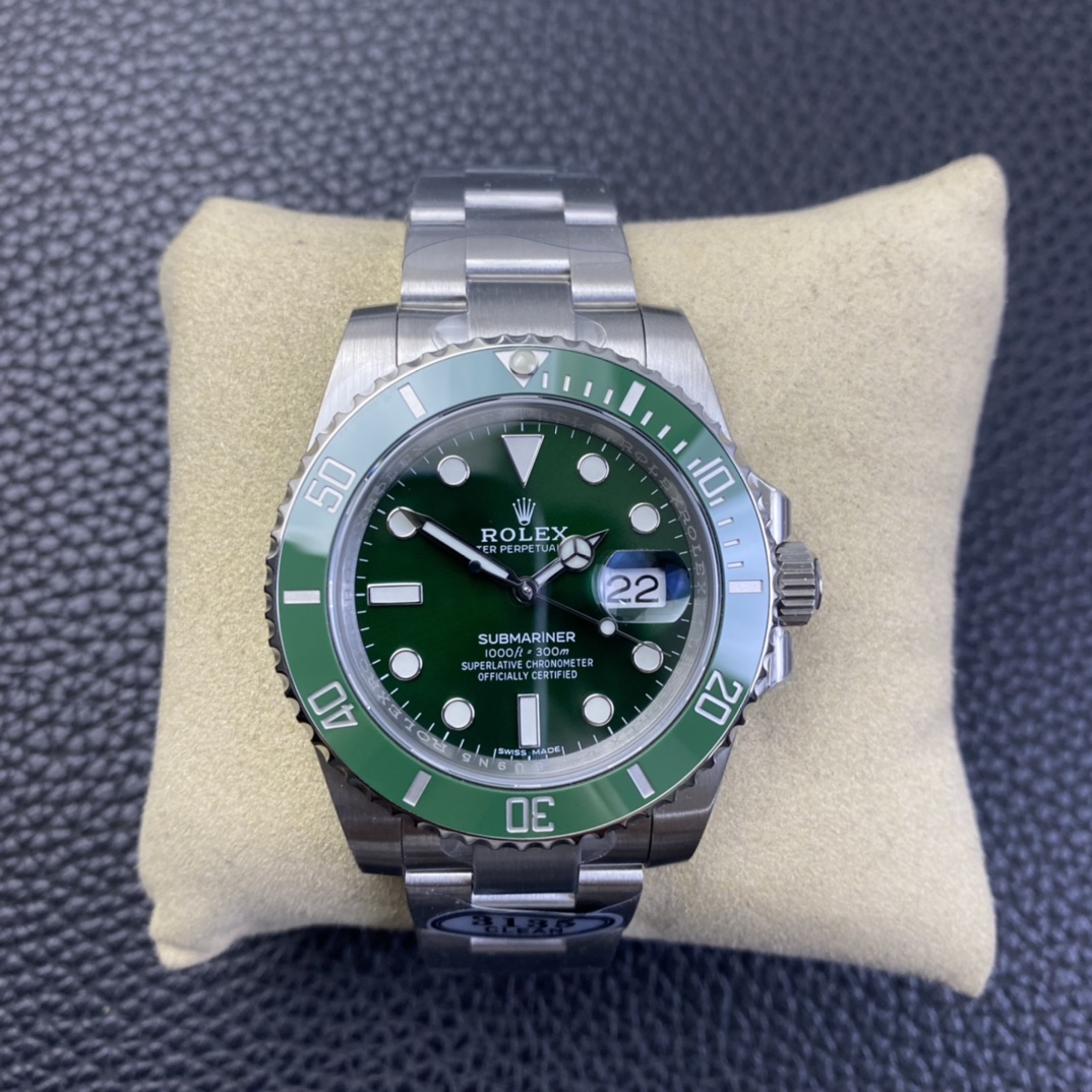 Submariner Date Green ceramic Oyster, 40 mm, Oystersteel