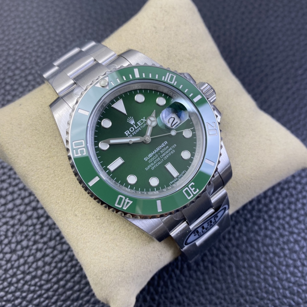 Submariner Date Green ceramic Oyster, 40 mm, Oystersteel