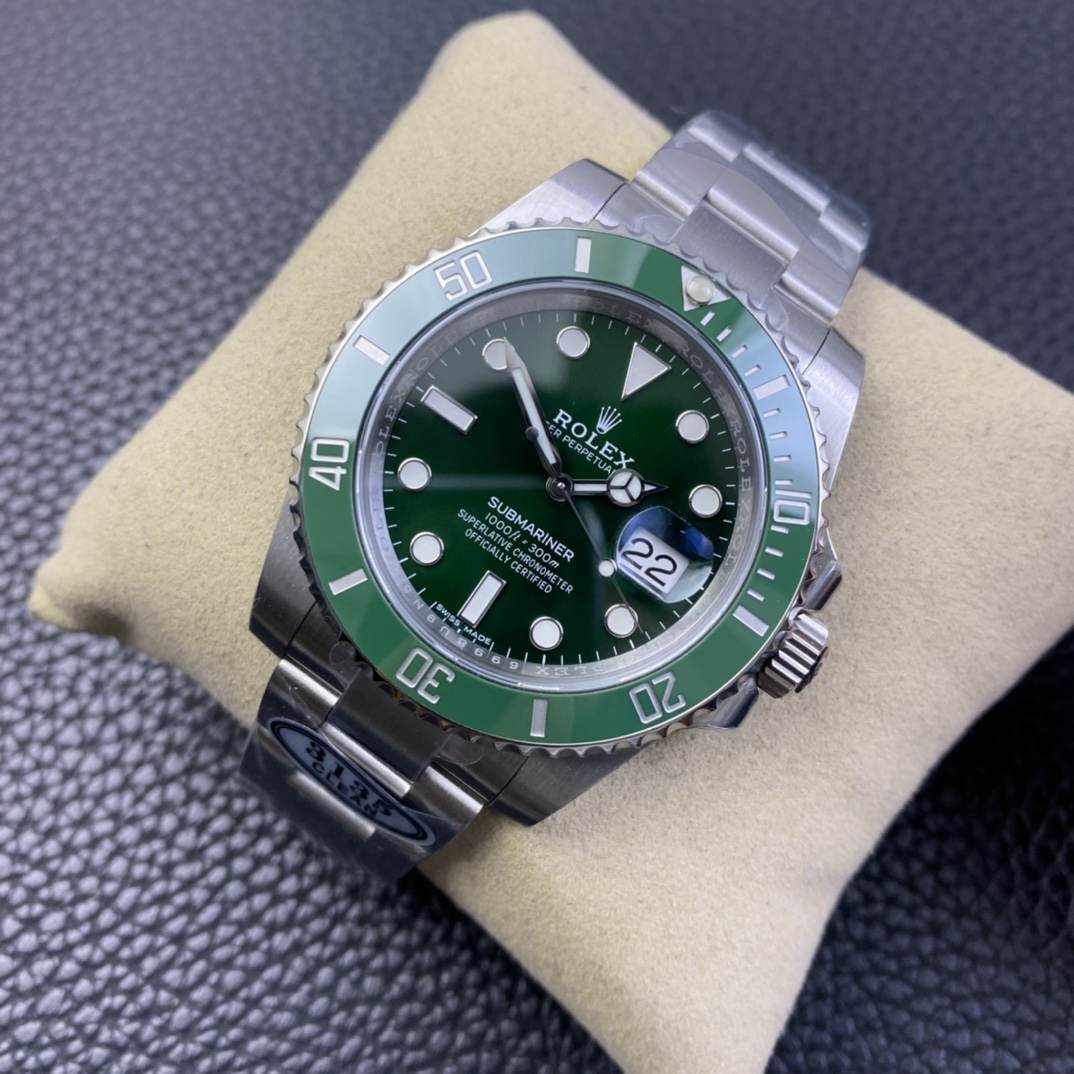 Submariner Date Green ceramic Oyster, 40 mm, Oystersteel