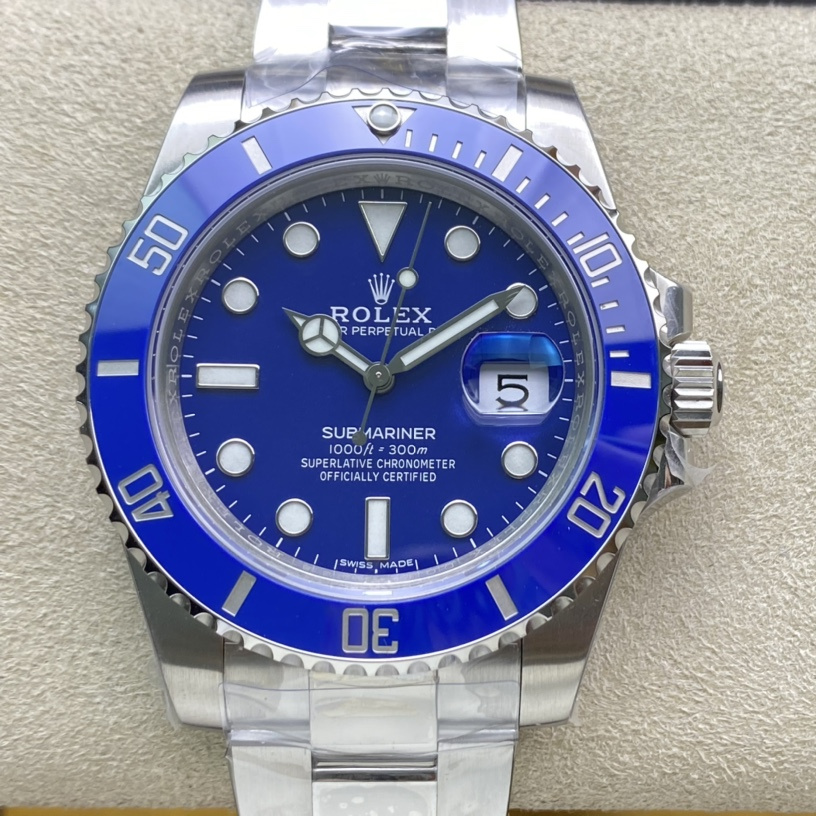 Submariner Date Blue ceramic Oyster, 40 mm, Oystersteel