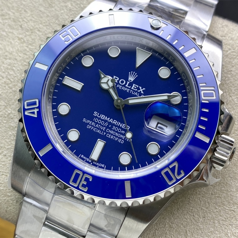 Submariner Date Blue ceramic Oyster, 40 mm, Oystersteel