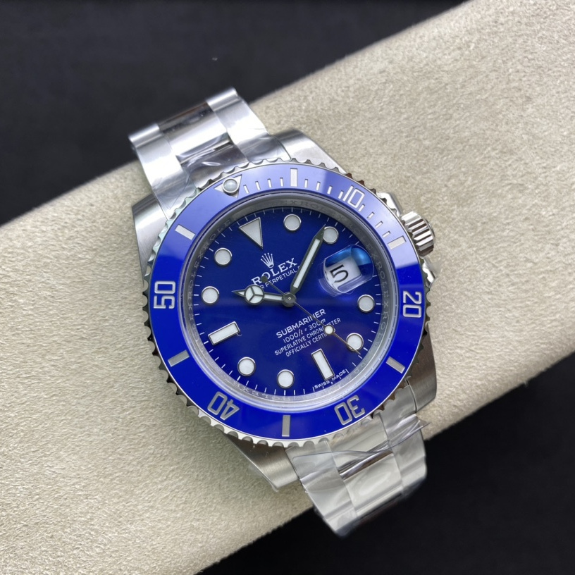 Submariner Date Blue ceramic Oyster, 40 mm, Oystersteel