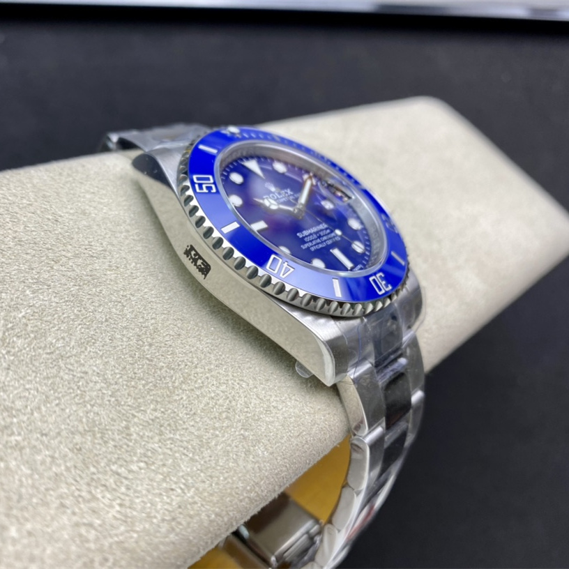 Submariner Date Blue ceramic Oyster, 40 mm, Oystersteel