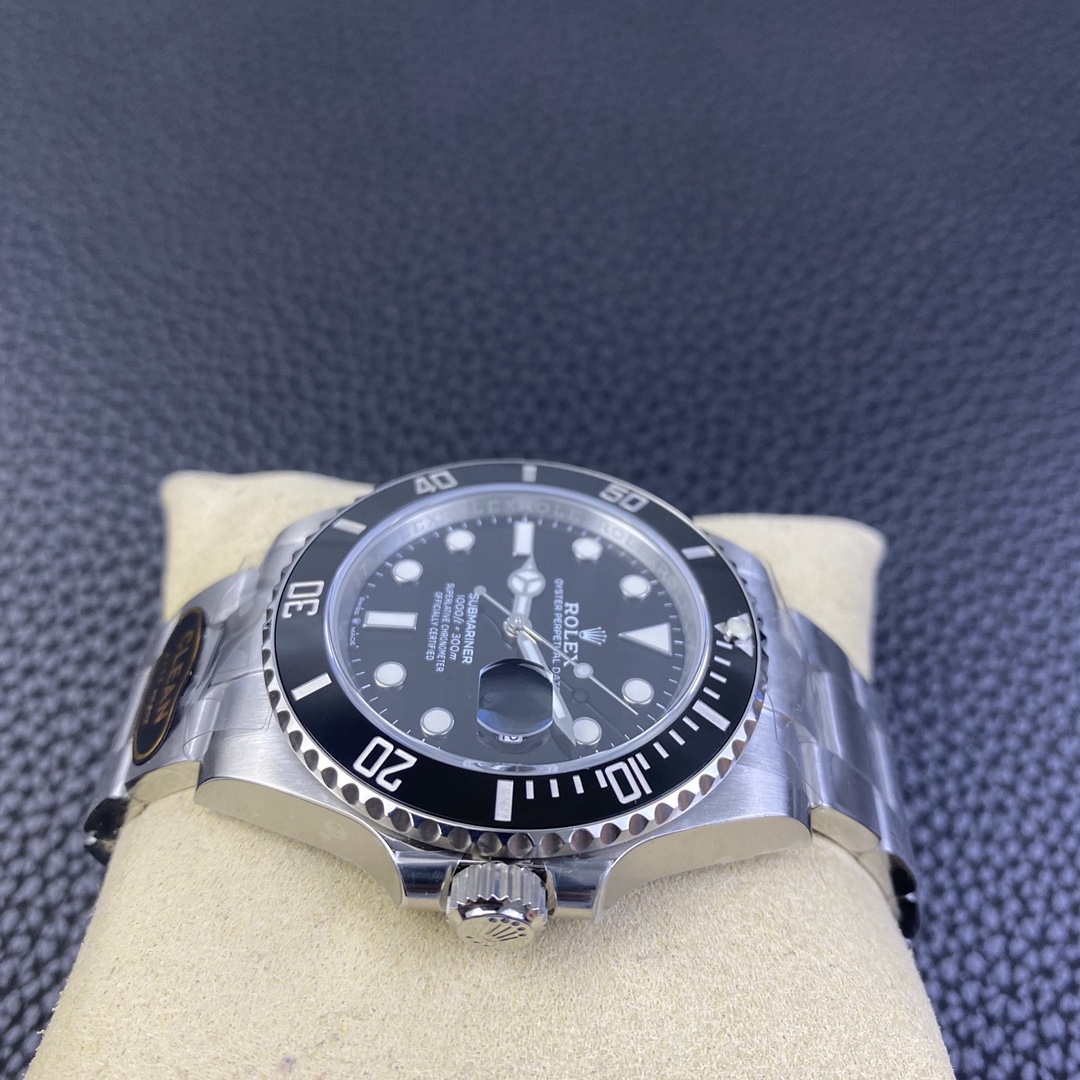 Submariner Date Black ceramic Oyster, 40 mm, Oystersteel