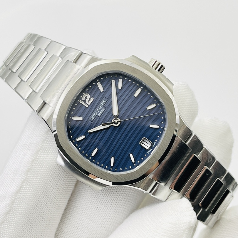 Patek Philippe Nautilus 7118 1A-001 35.2mm