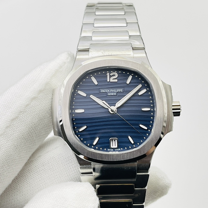 Patek Philippe Nautilus 7118 1A-001 35.2mm