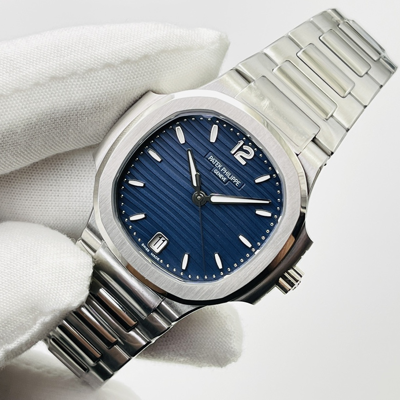 Patek Philippe Nautilus 7118 1A-001 35.2mm